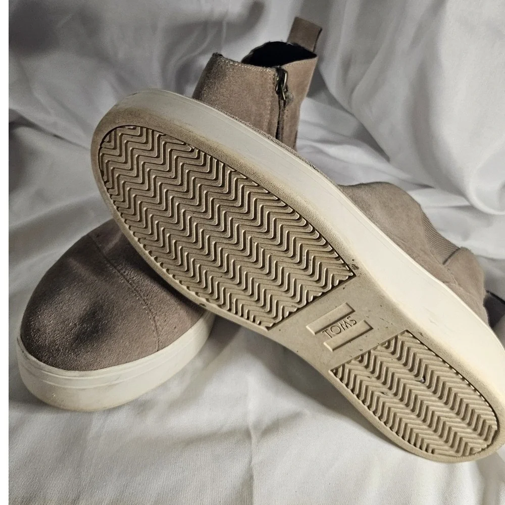 TOMS Triston Taupe Suede Ankle Boot Sneaker Womens 7.5 10016152‎